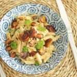 Romige vegan pasta met kruidige champignons