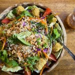 Tempeh maaltijdsalade, voedzaam en vullend