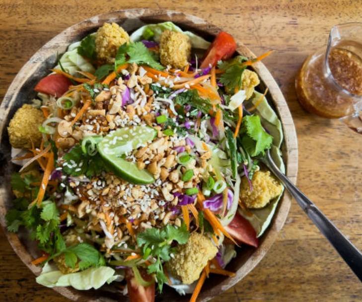 Tempeh maaltijdsalade, voedzaam en vullend