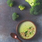 Broccolisoep met notencrunch