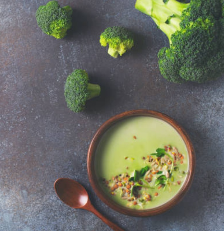 Broccolisoep met notencrunch